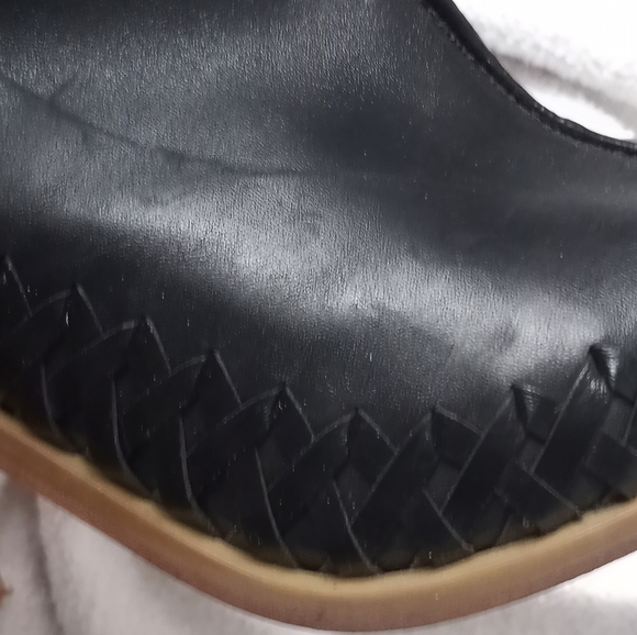 Shoes - Picture 4 of 6